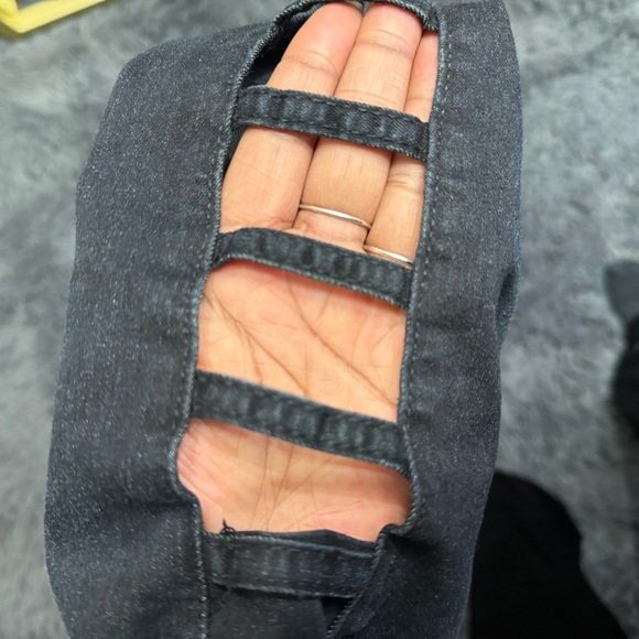 Stylish Black cut out Women Jeans - Picture 4 of 4
